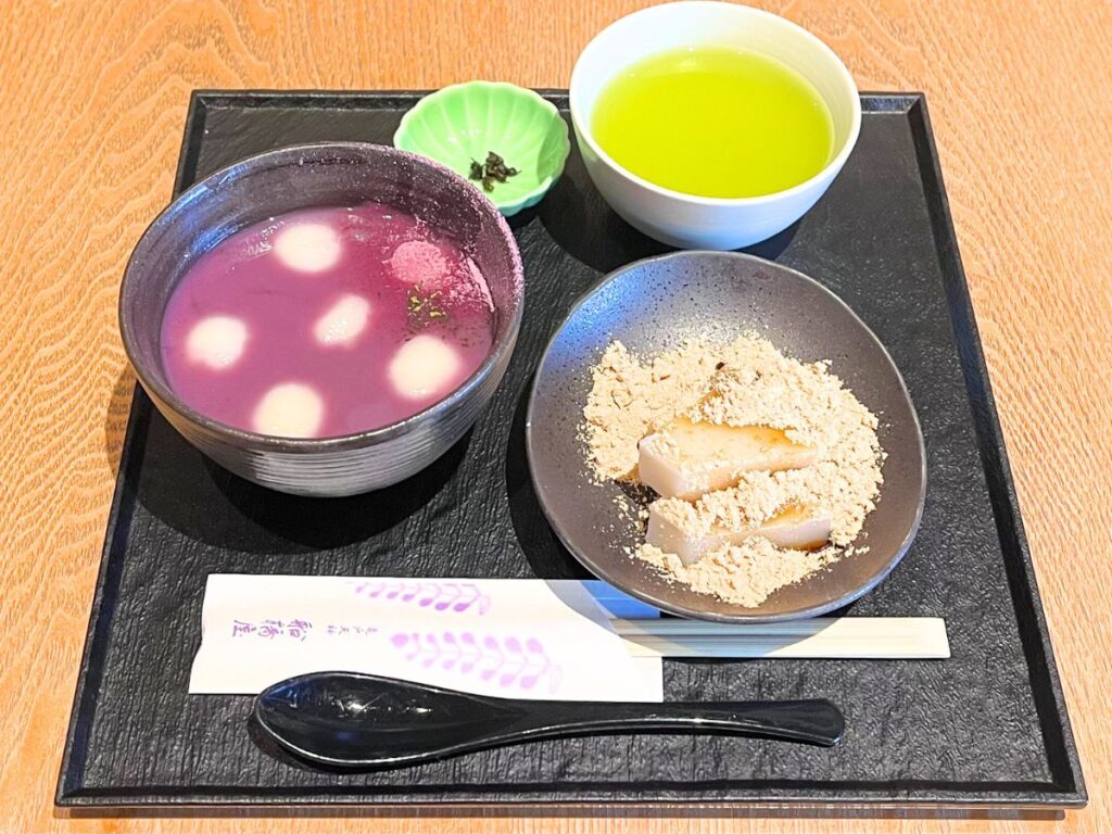 「藤のおしるこ」と「くず餅」のセット 1,250円(税込)